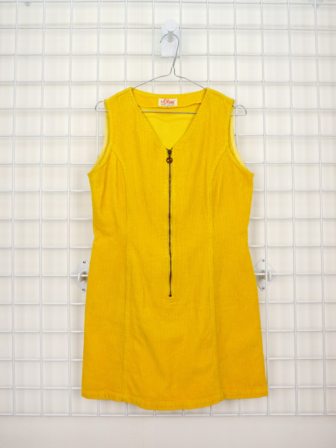 Gelbes Kleid aus Cord Größe 38